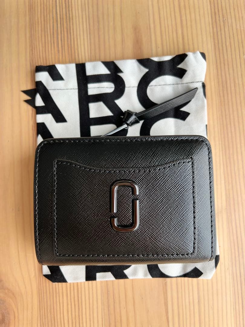 【新品未使用品】MARC JACOBSマークジェイコブス レザー二つ折り財布 黒