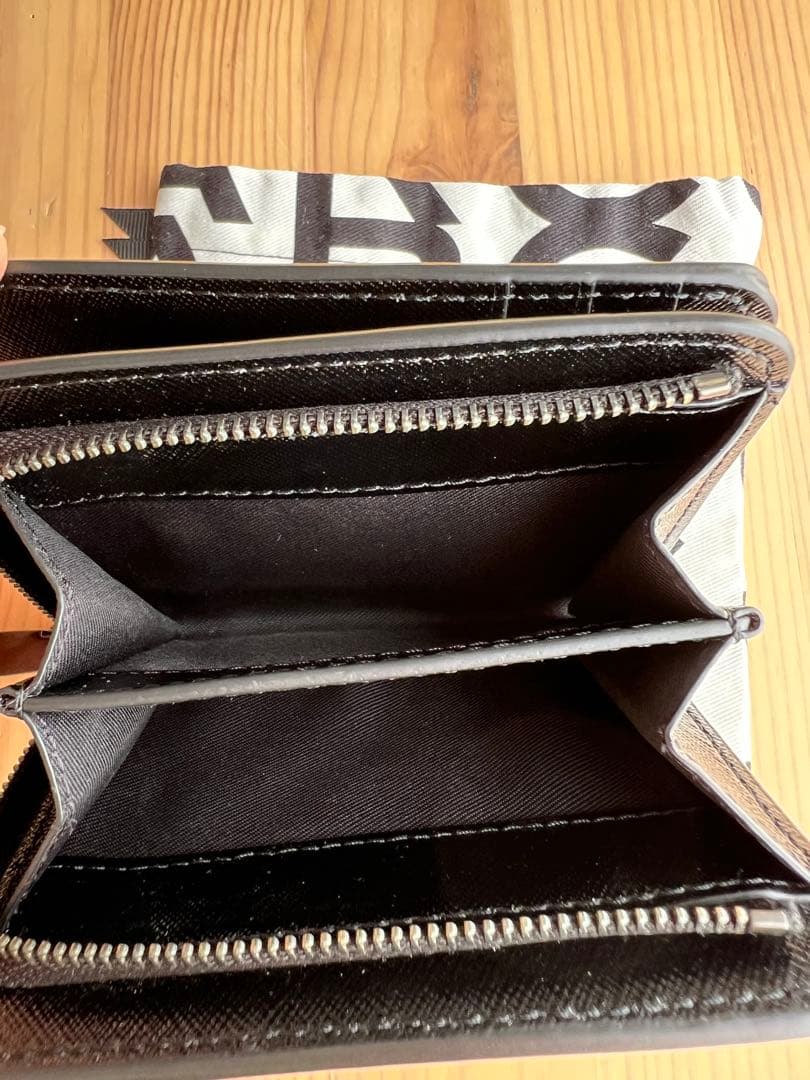 【新品未使用品】MARC JACOBSマークジェイコブス レザー二つ折り財布 黒