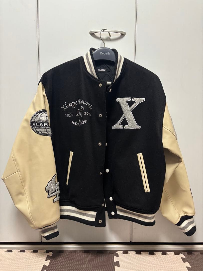 XLARGE エクストララージ スタジャン / ブラック × クリーム