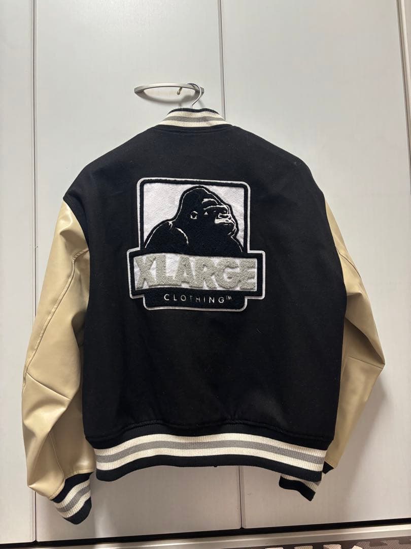 XLARGE エクストララージ スタジャン / ブラック × クリーム