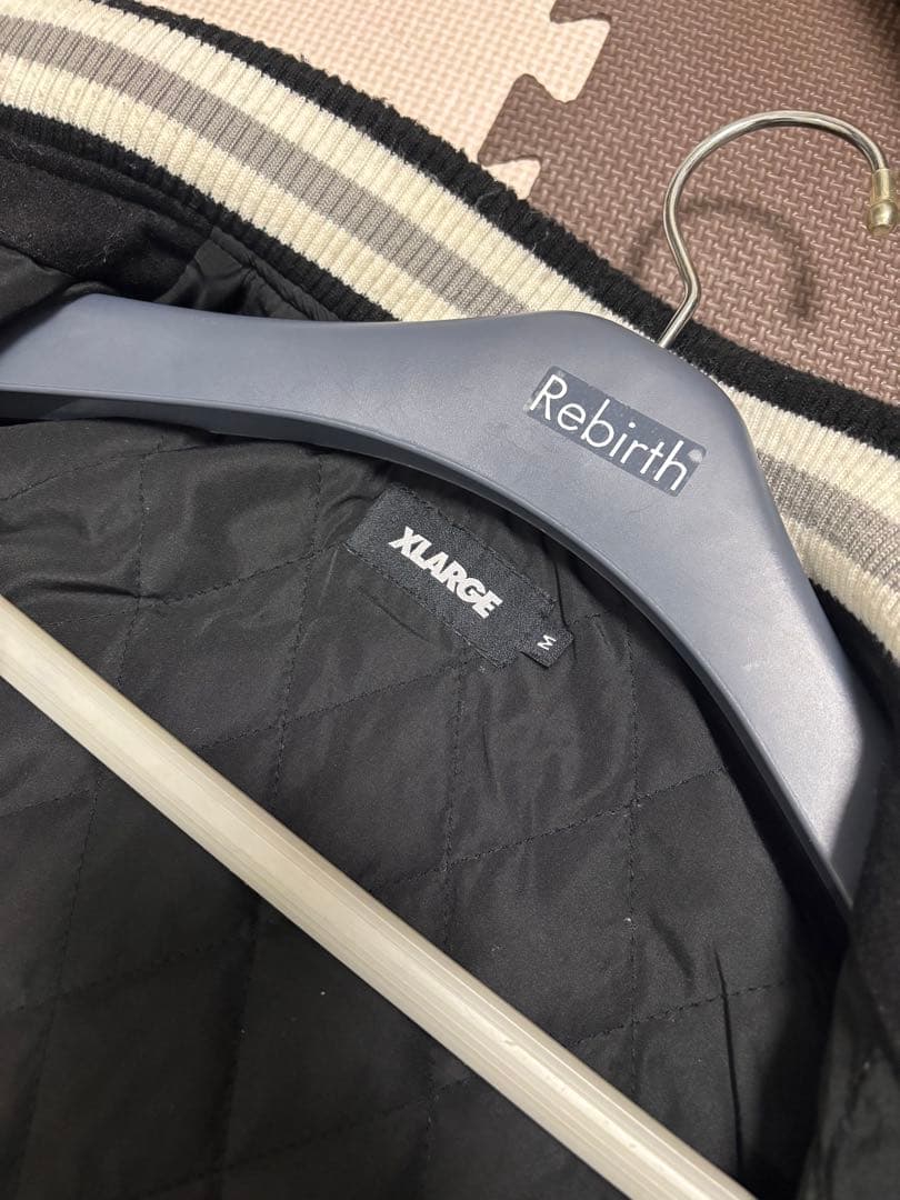 XLARGE エクストララージ スタジャン / ブラック × クリーム