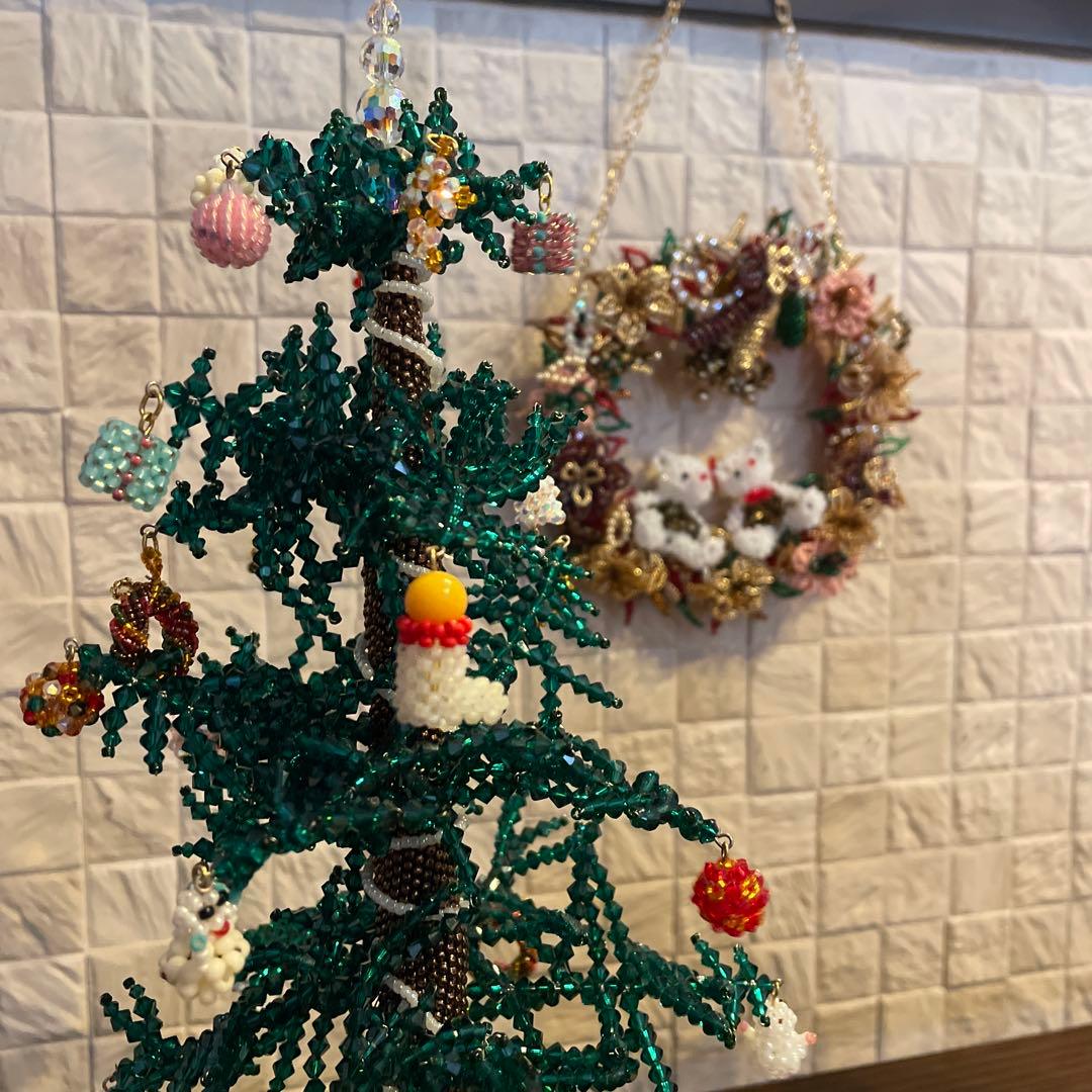 ＊ビーズとスワロフスキーのクリスマスツリー2個&サンタ３個&クマのリース＊