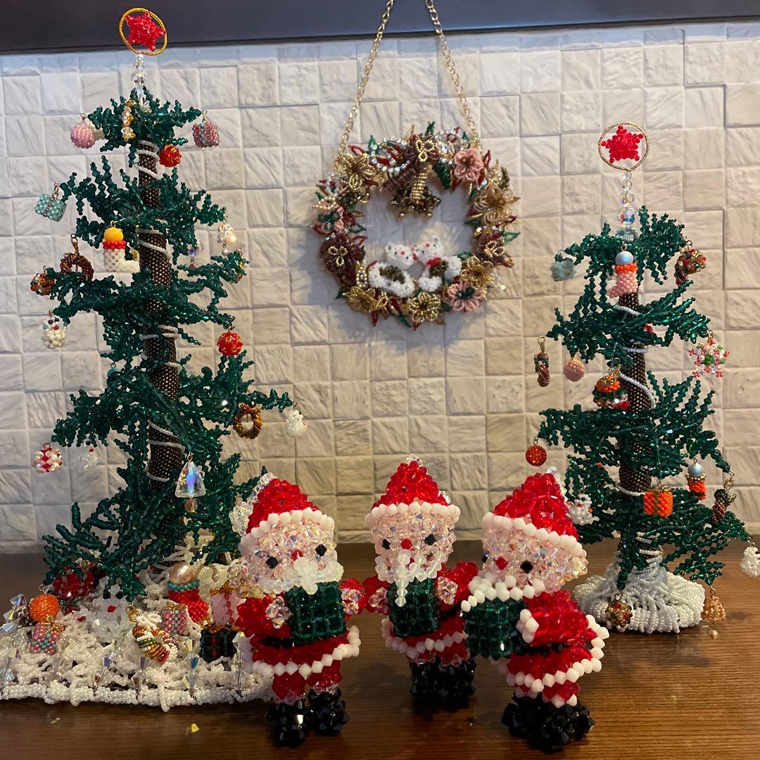 ＊ビーズとスワロフスキーのクリスマスツリー2個&サンタ３個&クマのリース＊