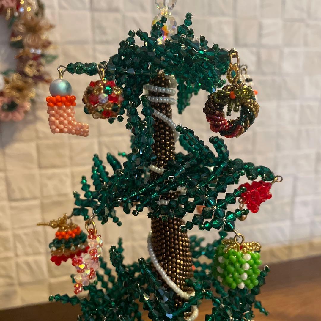 ＊ビーズとスワロフスキーのクリスマスツリー2個&サンタ３個&クマのリース＊