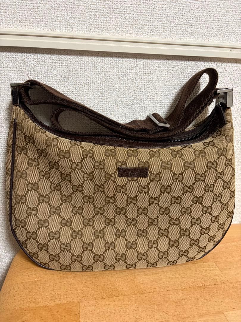 GUCCI ベージュ GGパターン ショルダーバッグ