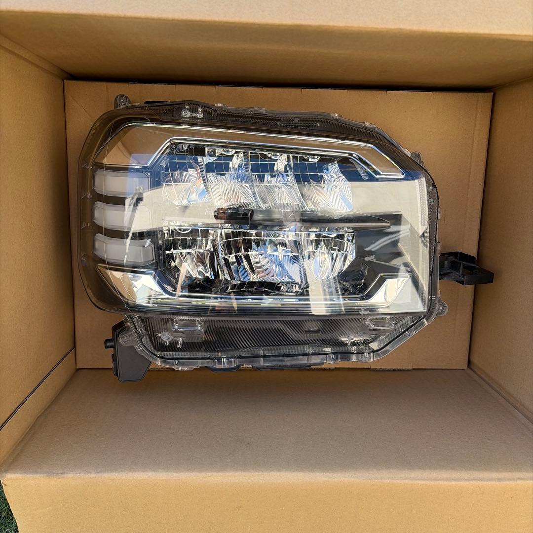 T*R様 ダイハツタフト右ヘッドライト