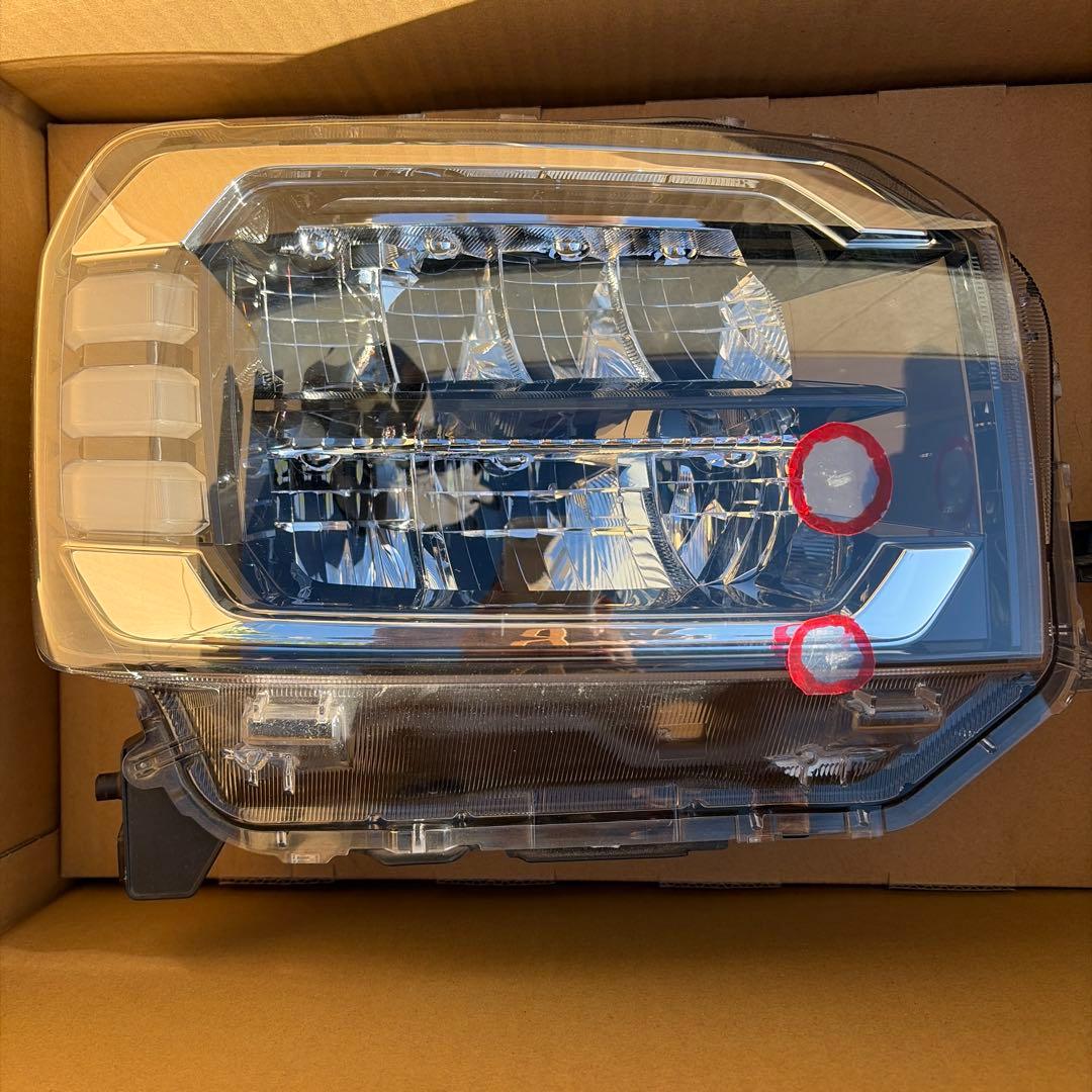 T*R様 ダイハツタフト右ヘッドライト