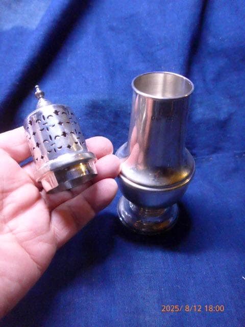 い*み様 未使用　英国の伝統工芸、大きな純銀の香辛料入れです。95g　ホールマー