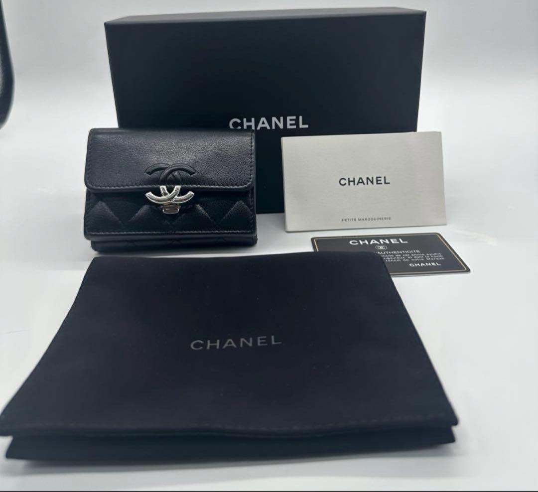 シャネル マトラッセ コンパクトウォレット 折り財布 ブラック ココ