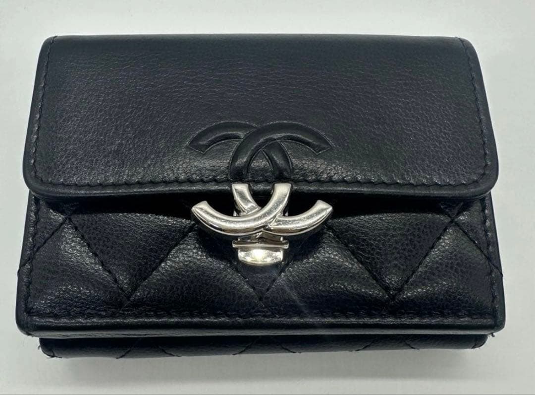シャネル マトラッセ コンパクトウォレット 折り財布 ブラック ココ