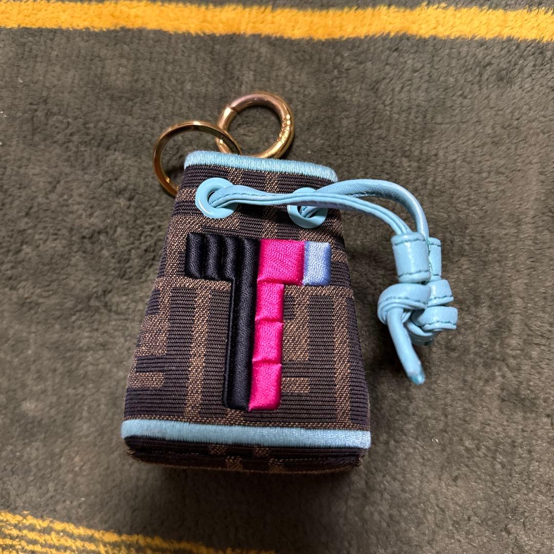 FENDI フェンディ ズッカ、モントレゾール キーホルダー バック型チャーム