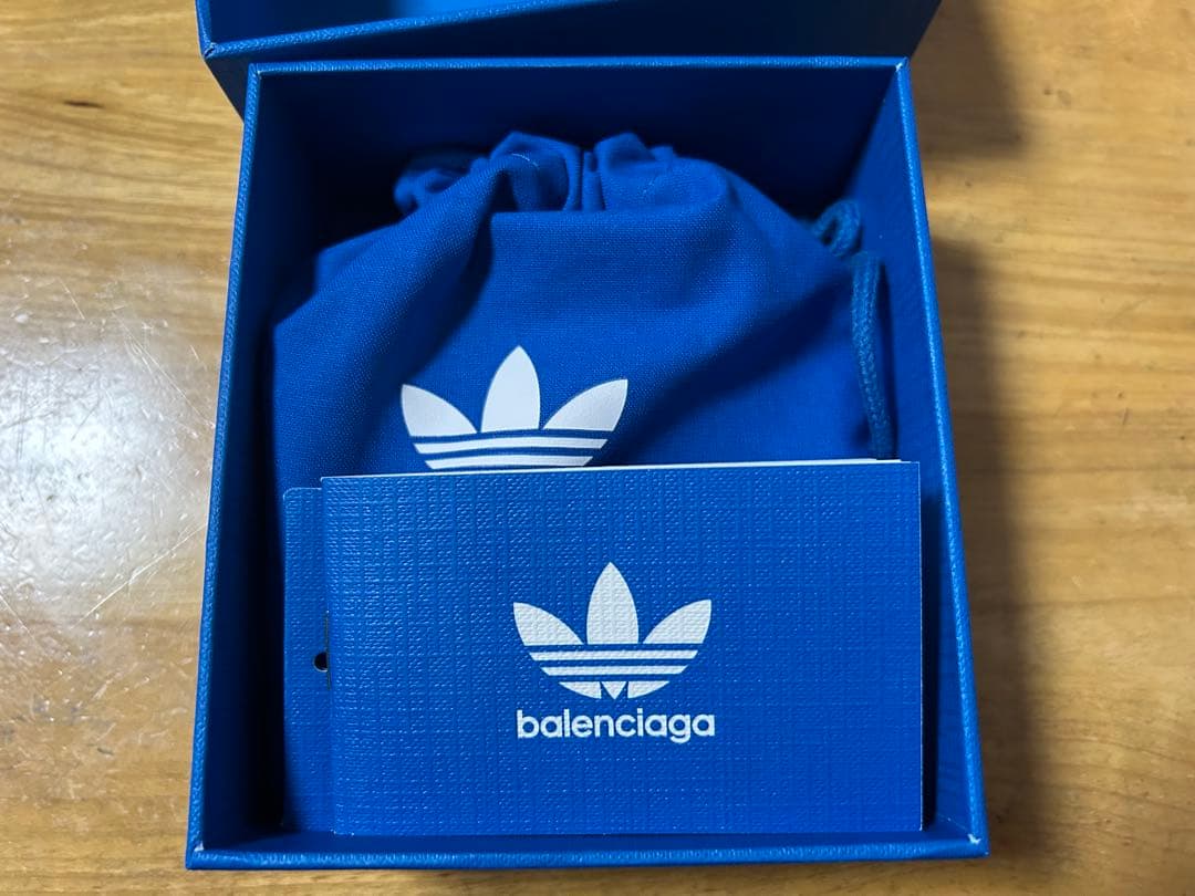 美品【箱/タグ/袋付】balenciaga 二つ折り財布 adidasコラボ