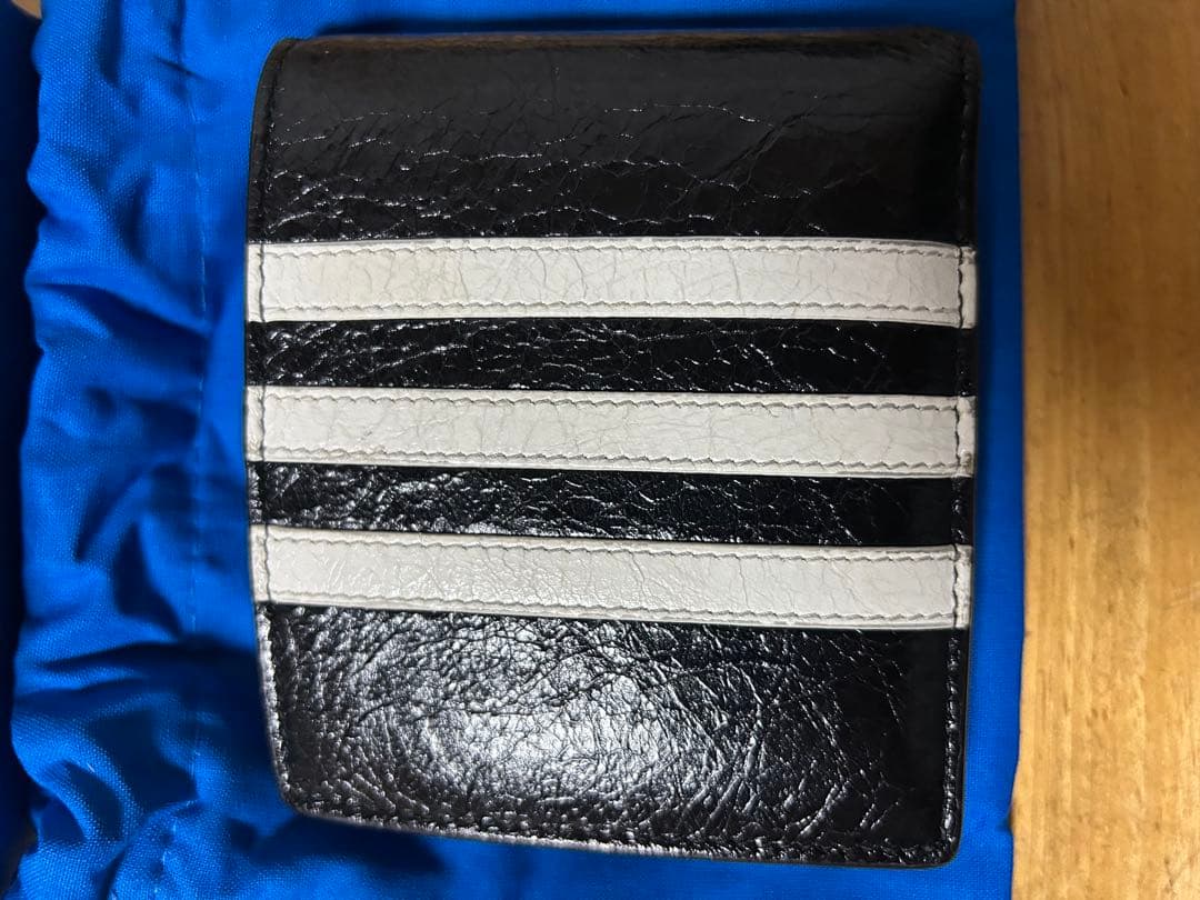 美品【箱/タグ/袋付】balenciaga 二つ折り財布 adidasコラボ
