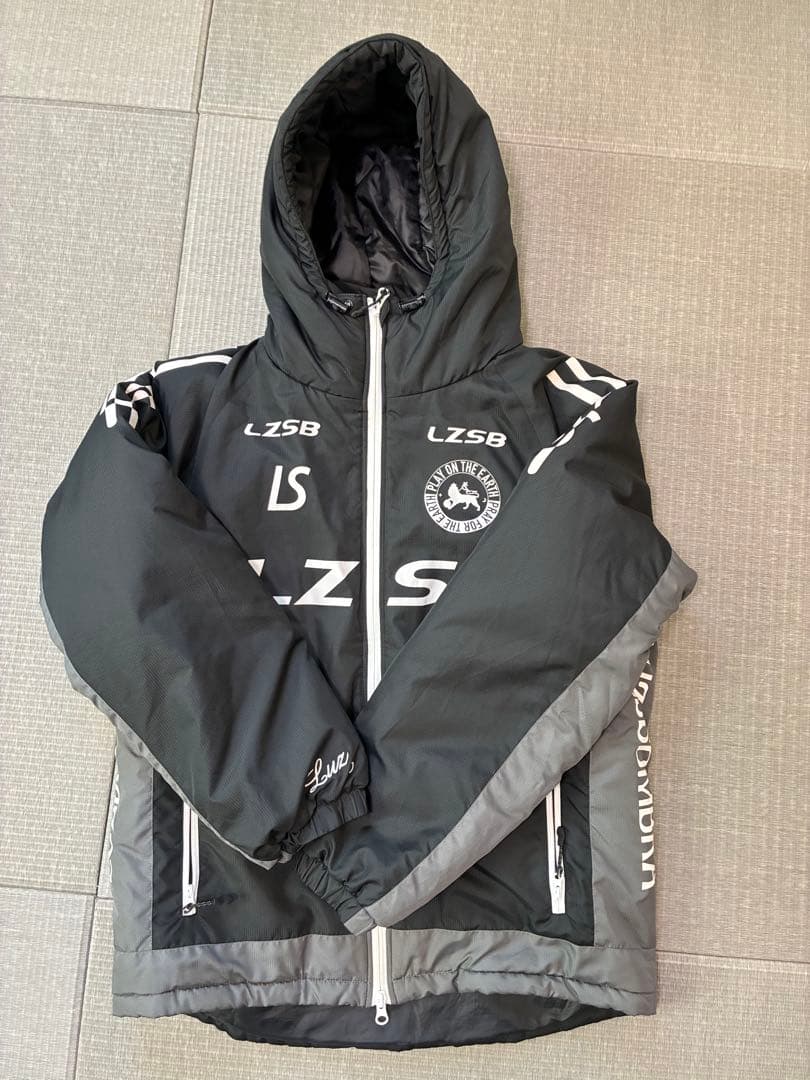 ルースイソンブラ　フード付きハーフコート