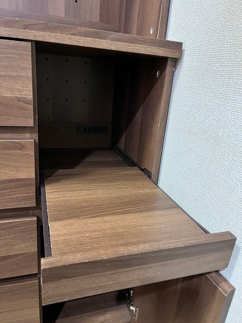 LOWYA【美品組み立て済】【3月発送】食器棚 コンセント付キッチン収納