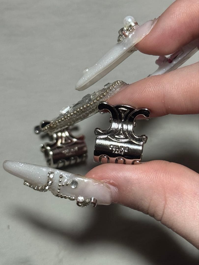 CELINE ミニヘアクリップ シルバー