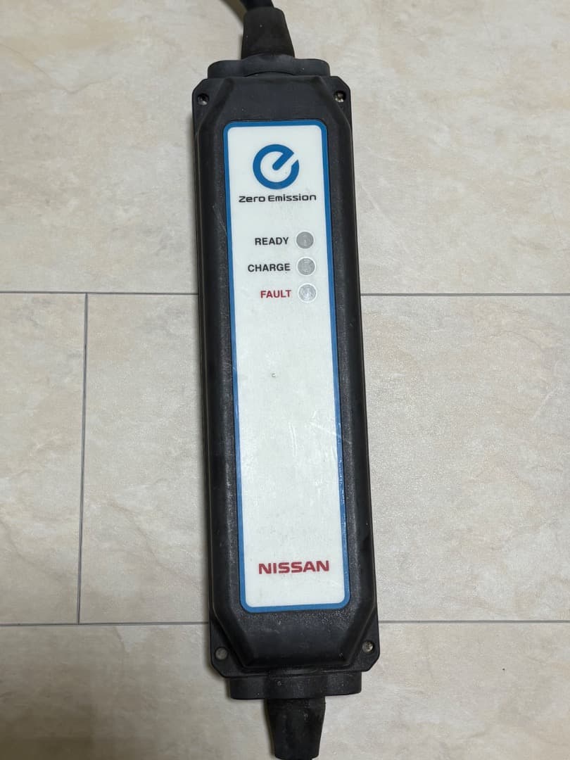 日産 EV 充電器 29690-3NK5E – 中古、動作確認済み、バッグ付き