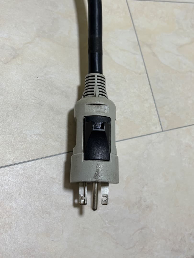 日産 EV 充電器 29690-3NK5E – 中古、動作確認済み、バッグ付き