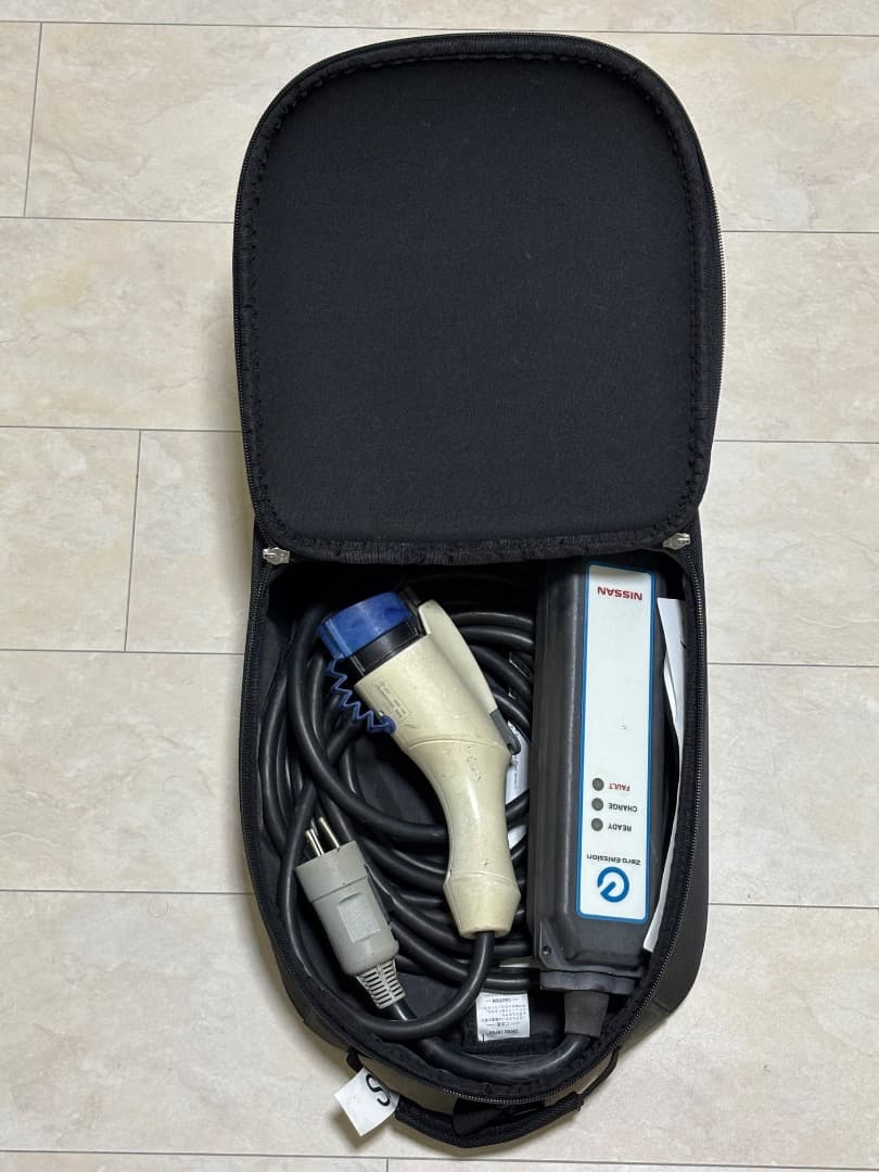 日産 EV 充電器 29690-3NK5E – 中古、動作確認済み、バッグ付き