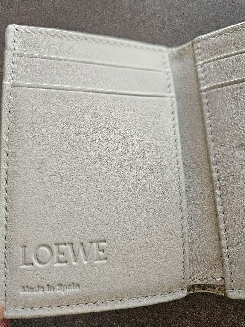 LOEWE　アナグラム　トライフォールドウォレット　三つ折り財布　ライトグリーン