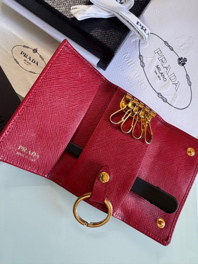 PRADA プラダ４連キーケースサフィアーノレザー レッド