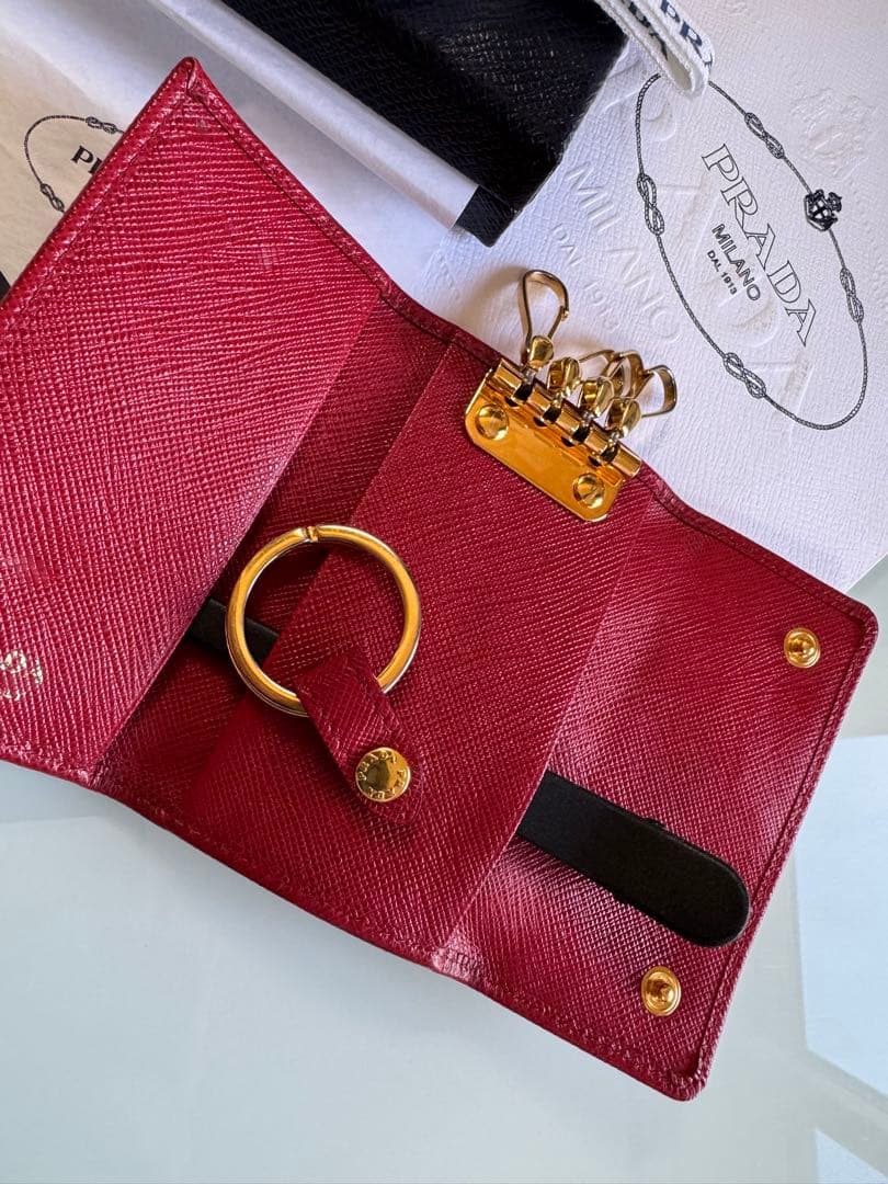 PRADA プラダ４連キーケースサフィアーノレザー レッド