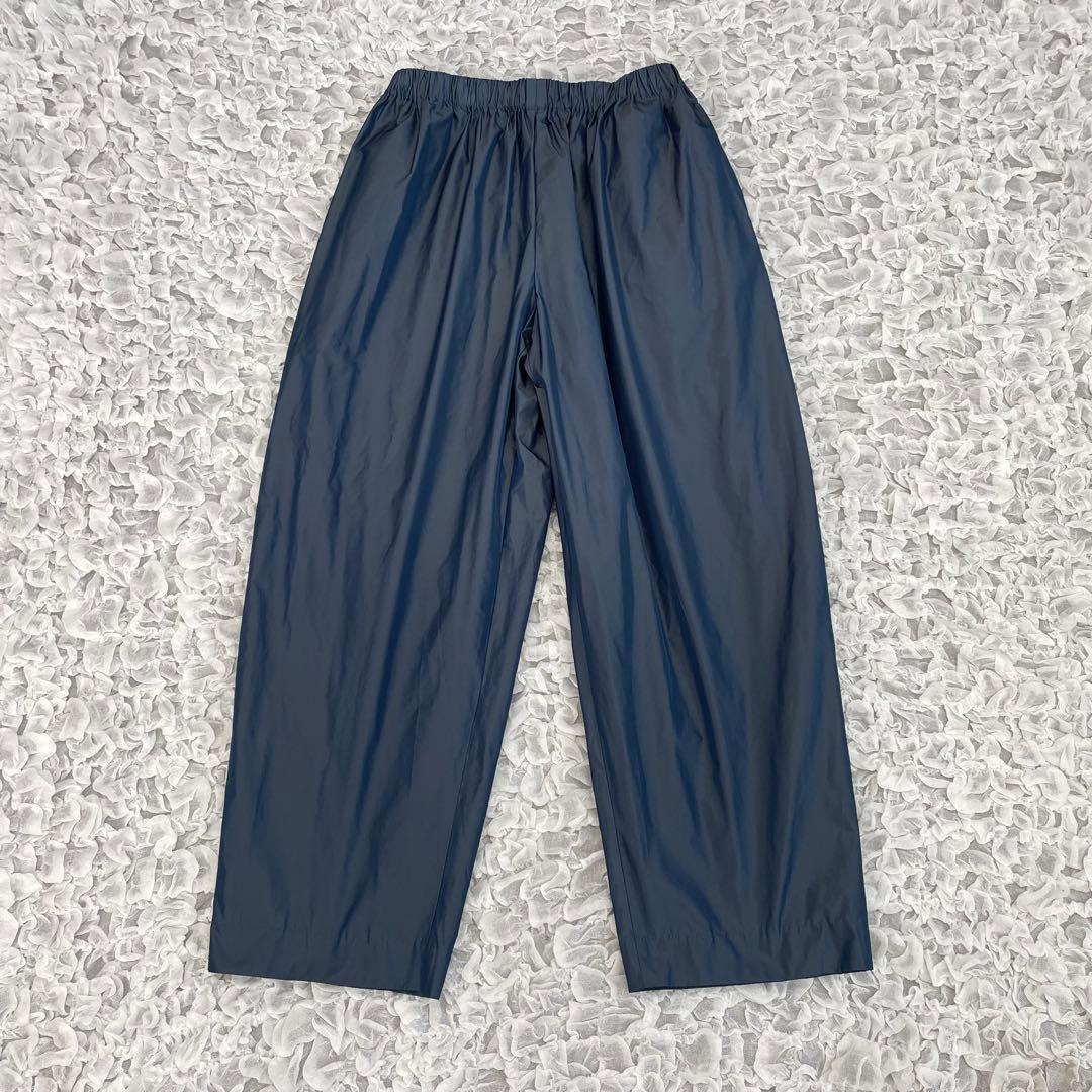 ロエフ　グロッシータフタクロップドパンツ 試着のみ　定価27500円