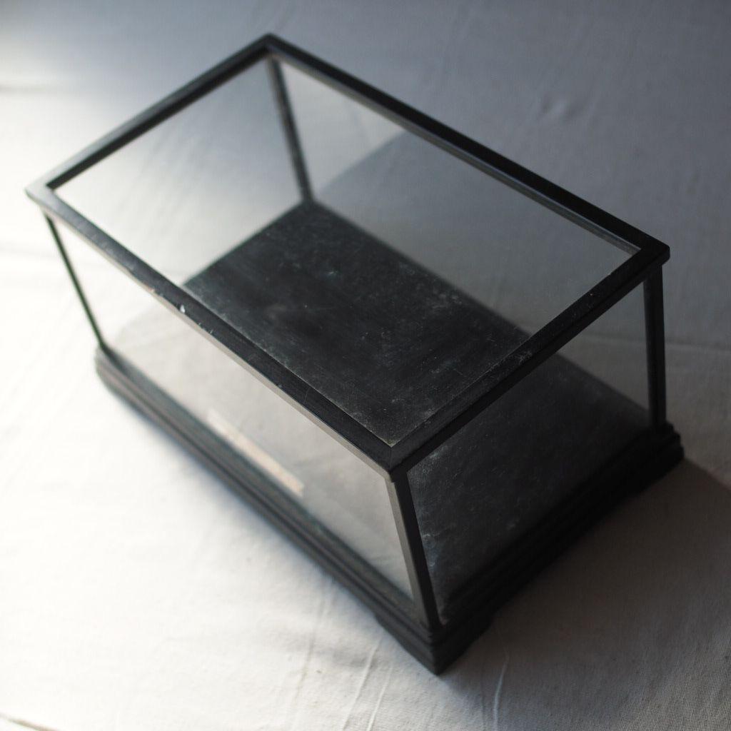 黒いガラス製ディスプレイケース 古道具