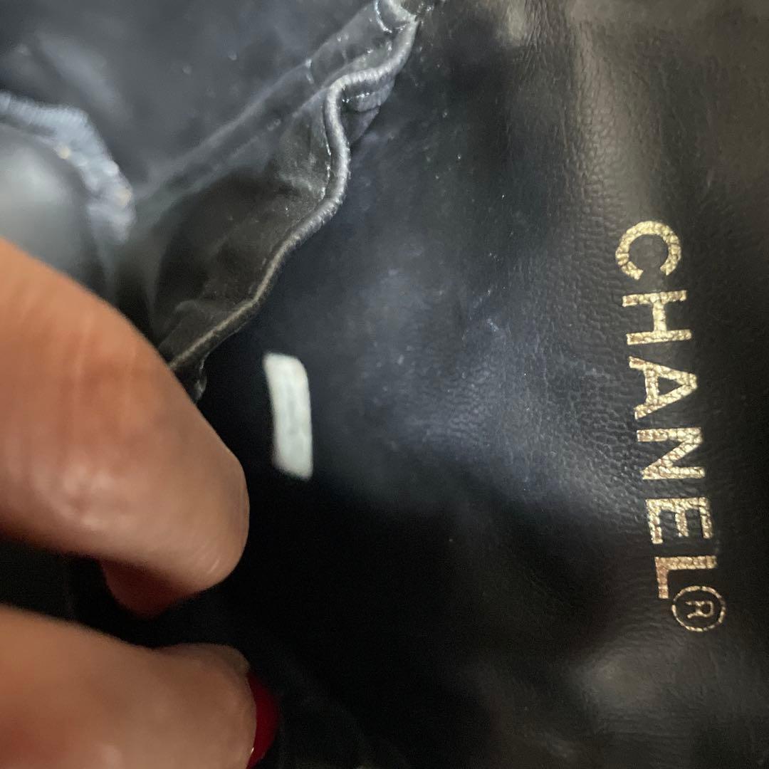 CHANELエナメルバニティバック