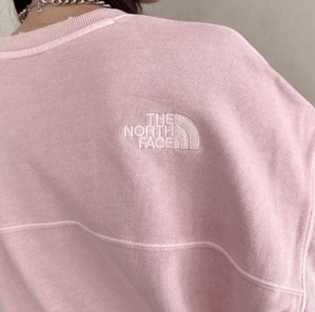 【すぐ発送】ノースフェイス スウェット トレーナー 刺繍ロゴ ピンク クロップ丈