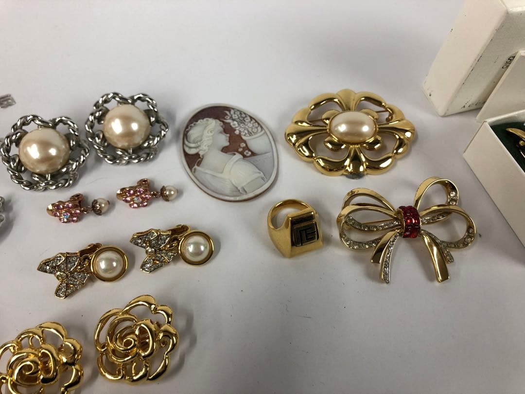 J*s様 ジバンシィ・ニナリッチ・コーチ・ウエッジウッド他　アクセサリーまとめ