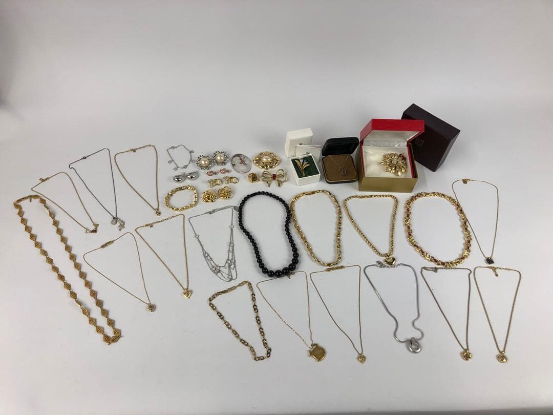 J*s様 ジバンシィ・ニナリッチ・コーチ・ウエッジウッド他　アクセサリーまとめ