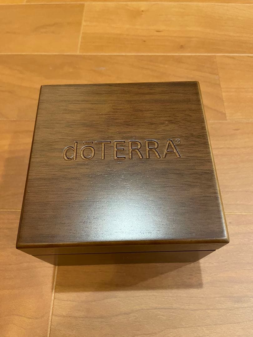 ドテラ　アロマオイル9本セット　10周年記念限定木箱付き