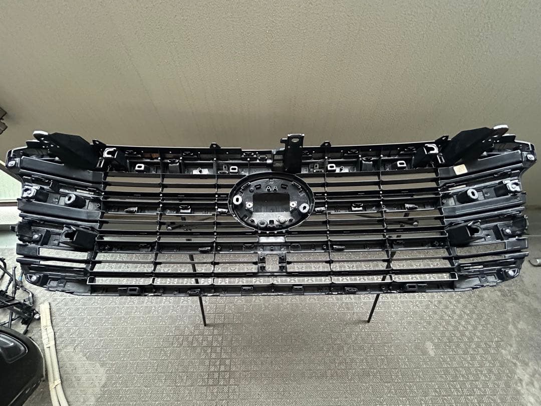 ランドクルーザー300 グリル