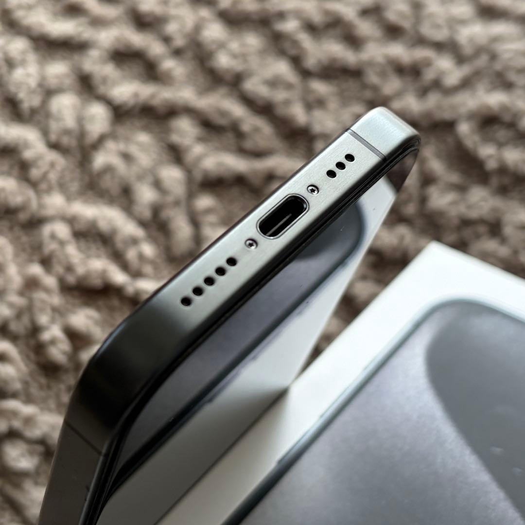 iPhone15Pro ブラックチタニウム 256GB ＋ MOFTケース