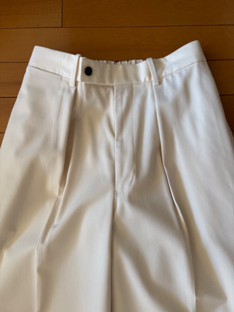 未使用　MARKAWARE FLAT FRONT TROUSERS 白　サイズ２