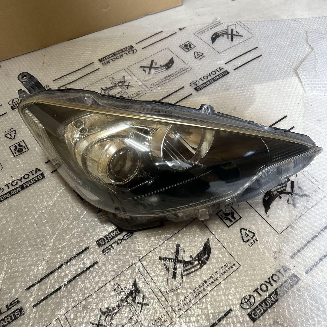 NHP10 アクア　LED 右ヘッドライト 81110-52E90