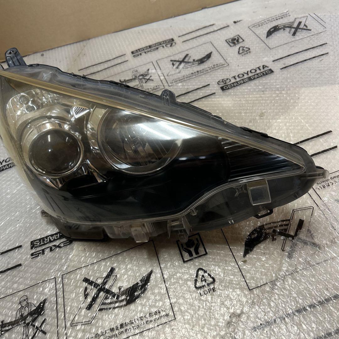 NHP10 アクア　LED 右ヘッドライト 81110-52E90