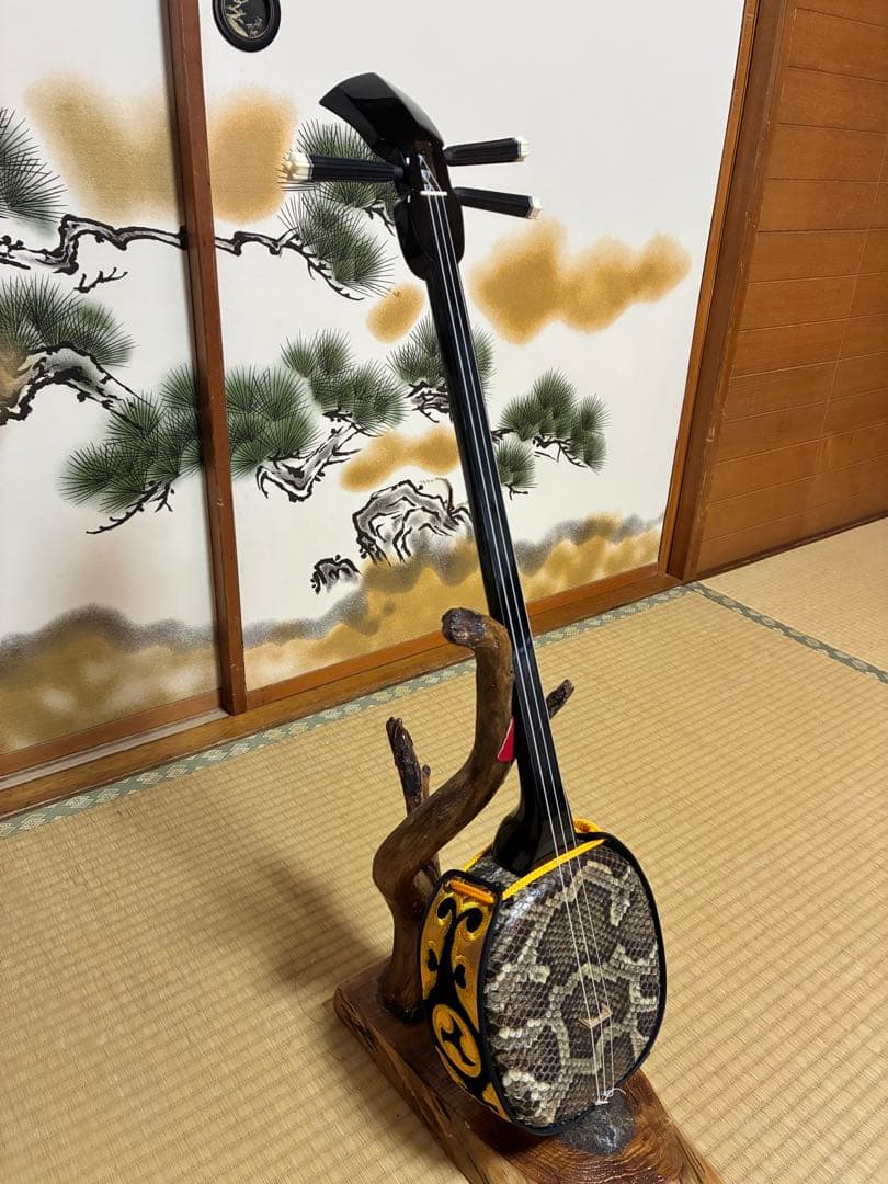 沖縄三線！貴重！知念大工型！本蛇皮！本張り！【一枚張り】