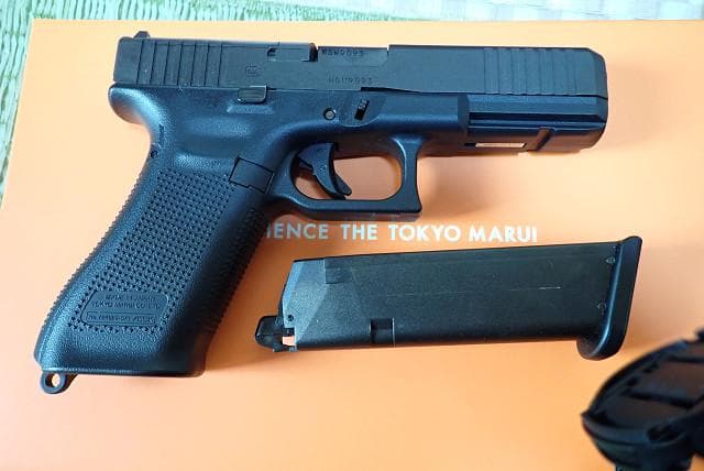 超美品！！東京マルイ G17 Gen5 ガスガン ホルスター付き！！