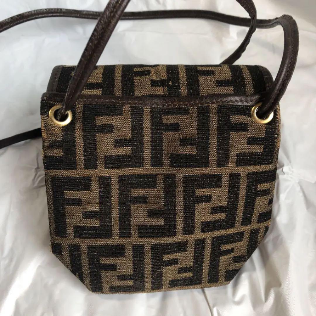 FENDI ズツカ　ポシェツト