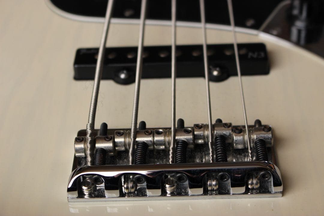 ベース Fender USA Deluxe JB V