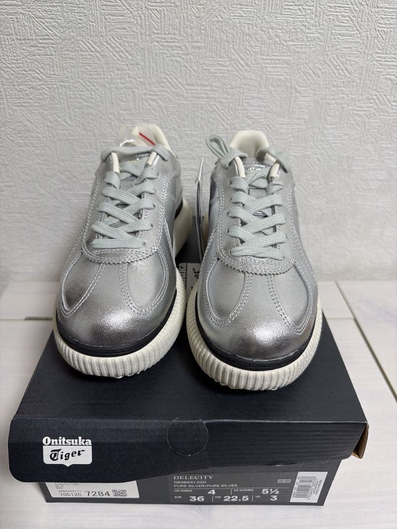 【★新品未使用品★ オニツカタイガー】 デレシティ シルバー