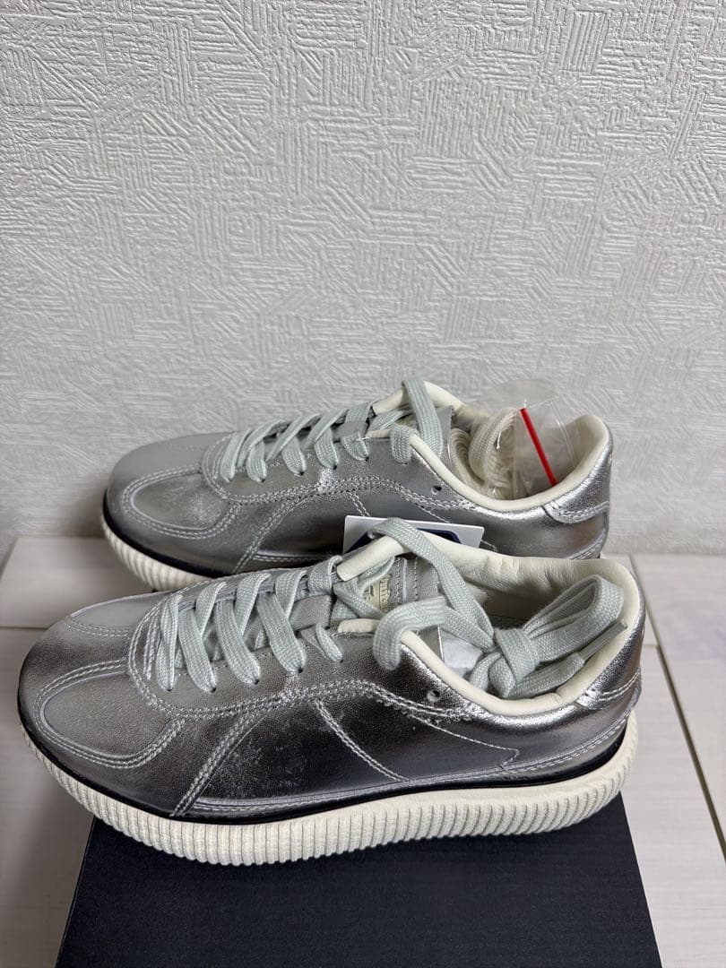 【★新品未使用品★ オニツカタイガー】 デレシティ シルバー