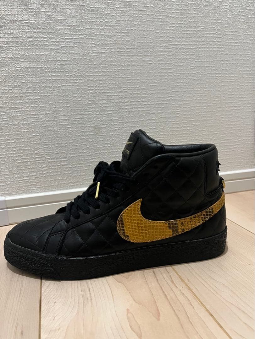 Supreme × Nike SB Blazer Mid \"Black