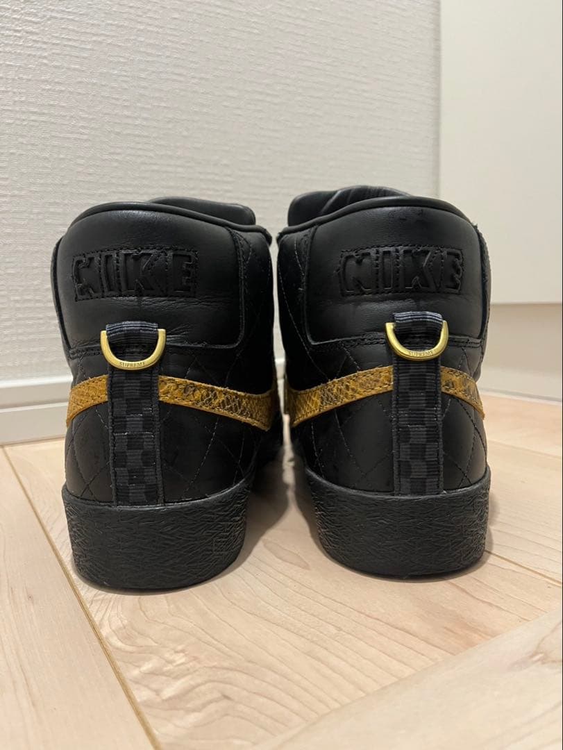 Supreme × Nike SB Blazer Mid \"Black