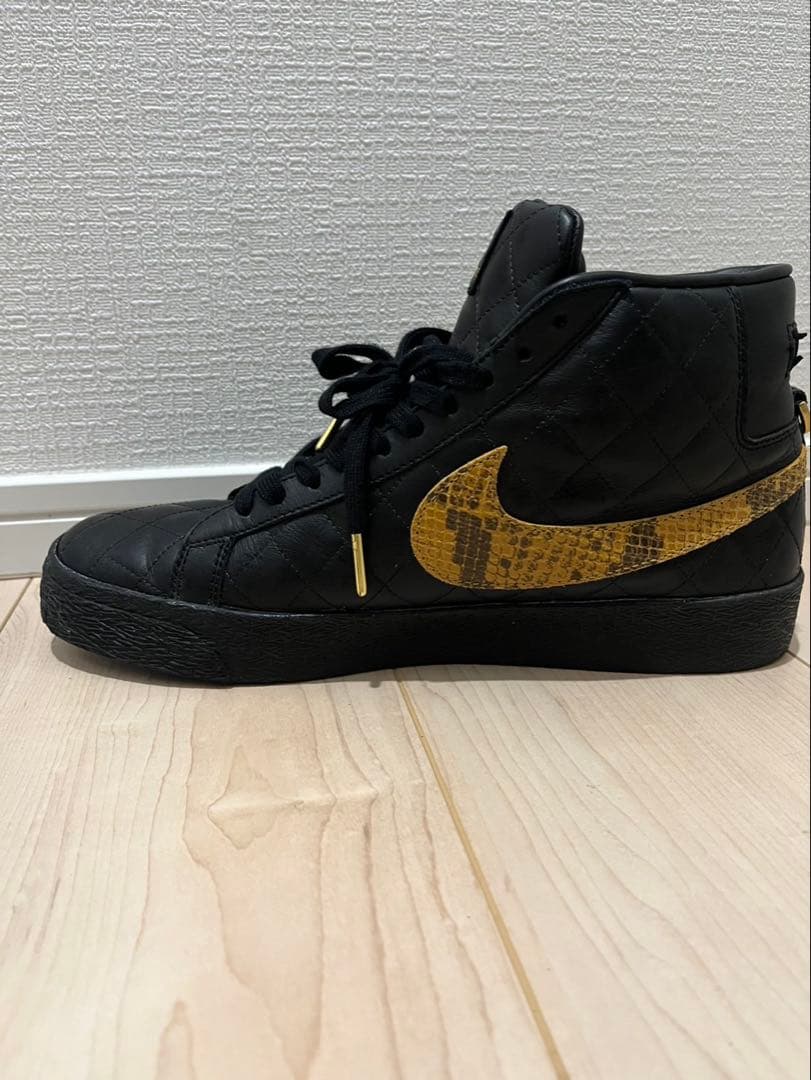 Supreme × Nike SB Blazer Mid \"Black