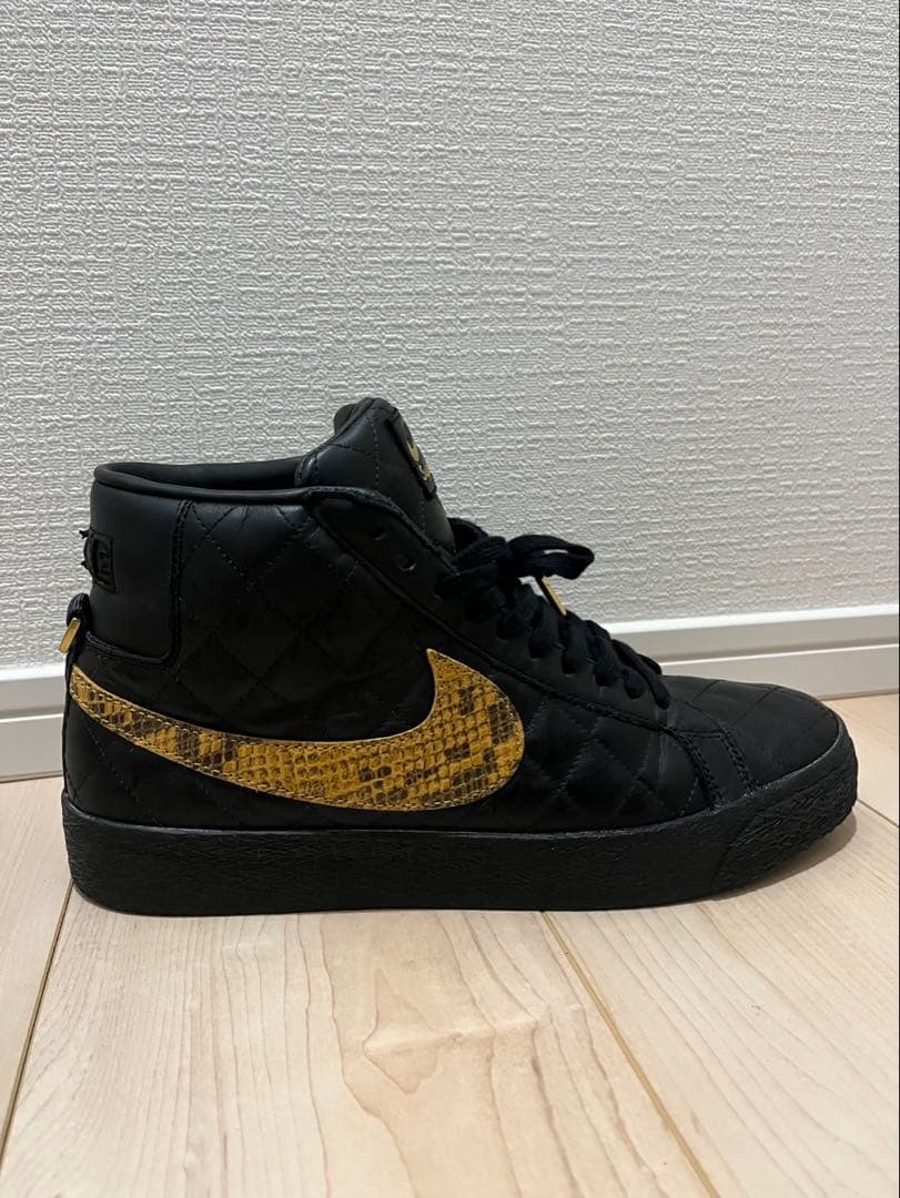 Supreme × Nike SB Blazer Mid \"Black