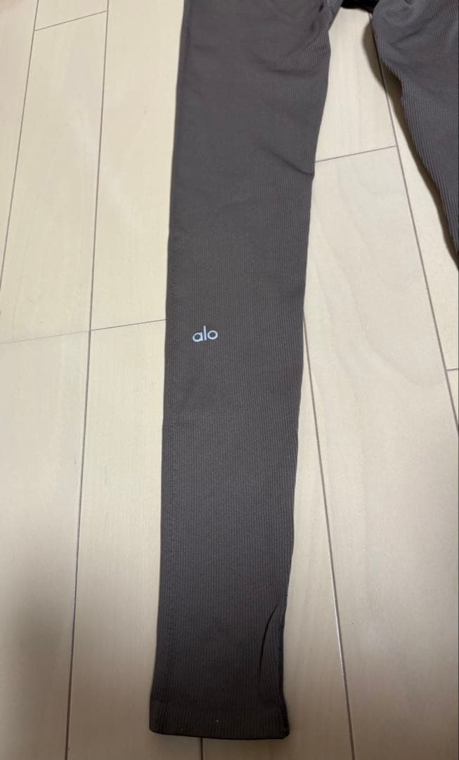 毛玉等なし！alo yoga ハイウェストリブレギンス XS
