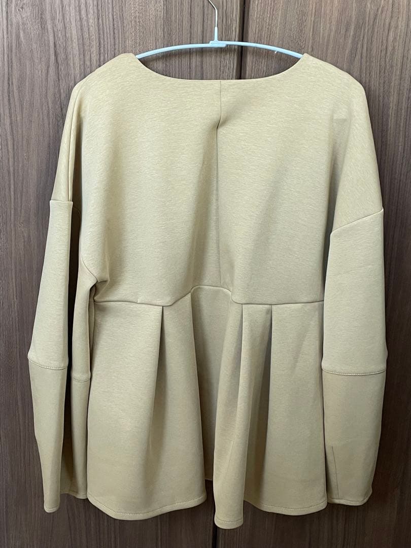 OLUN コクーンペプラムカーディガン ベージュ